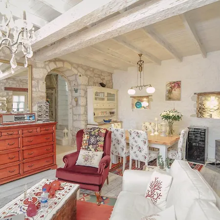 Yukari Sokak Vip Butik Hotell Alaçatı