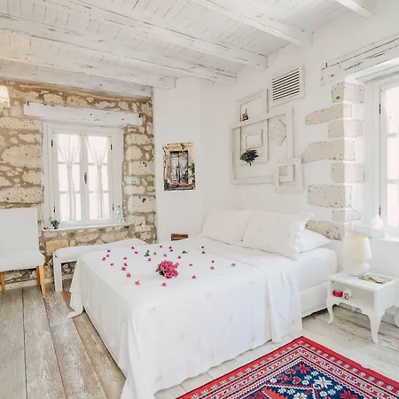 Yukari Sokak Vip Butik * Alaçatı