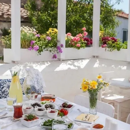 Yukari Sokak Vip Butik Hotel Alacati