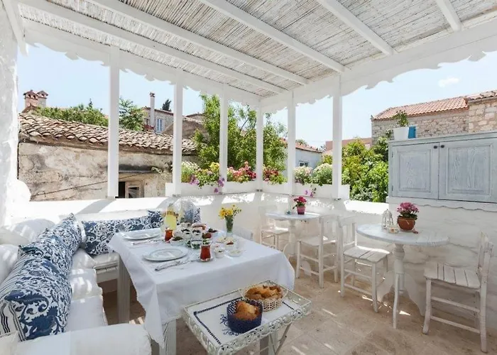 Yukari Sokak Vip Butik Hotel Alaçatı