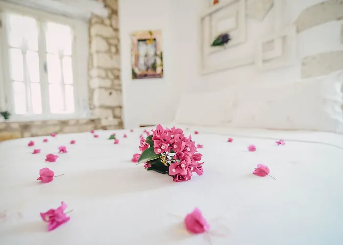 Yukari Sokak Vip Butik Alaçatı