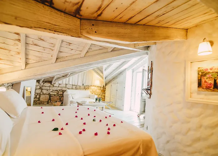 Yukari Sokak Vip Butik