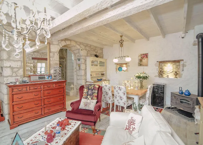 Yukari Sokak Vip Butik