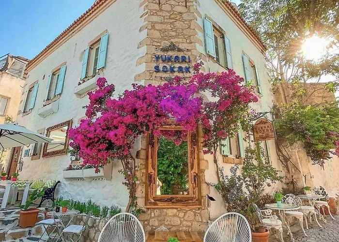 Yukari Sokak Vip Butik Alaçatı