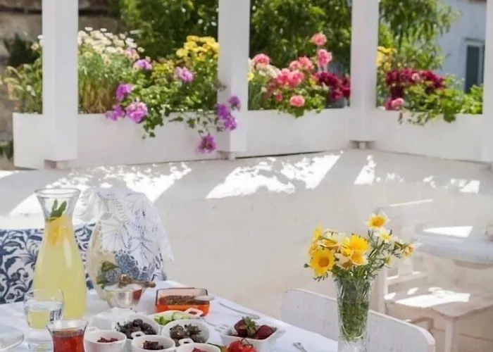 Yukari Sokak Vip Butik Hotel Alaçatı